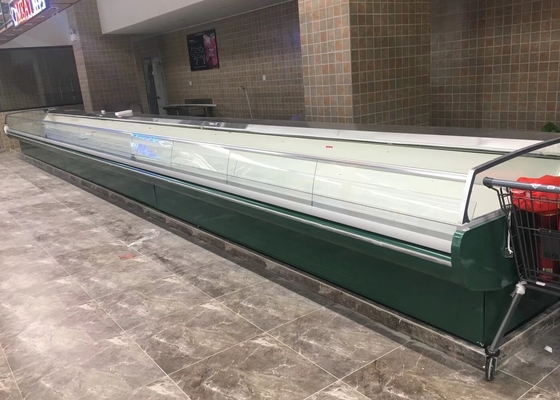 Супермаркет затыкает в Refrigerated счетчике для деликатеса